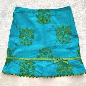 Pretty skirt with thread embroidery